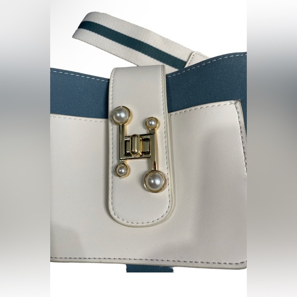 White and blue cross-body shoulder bag                         New without label - Picture 4 of 9